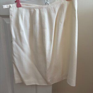 Neiman Marcus Winter White Wool Blend Skirt